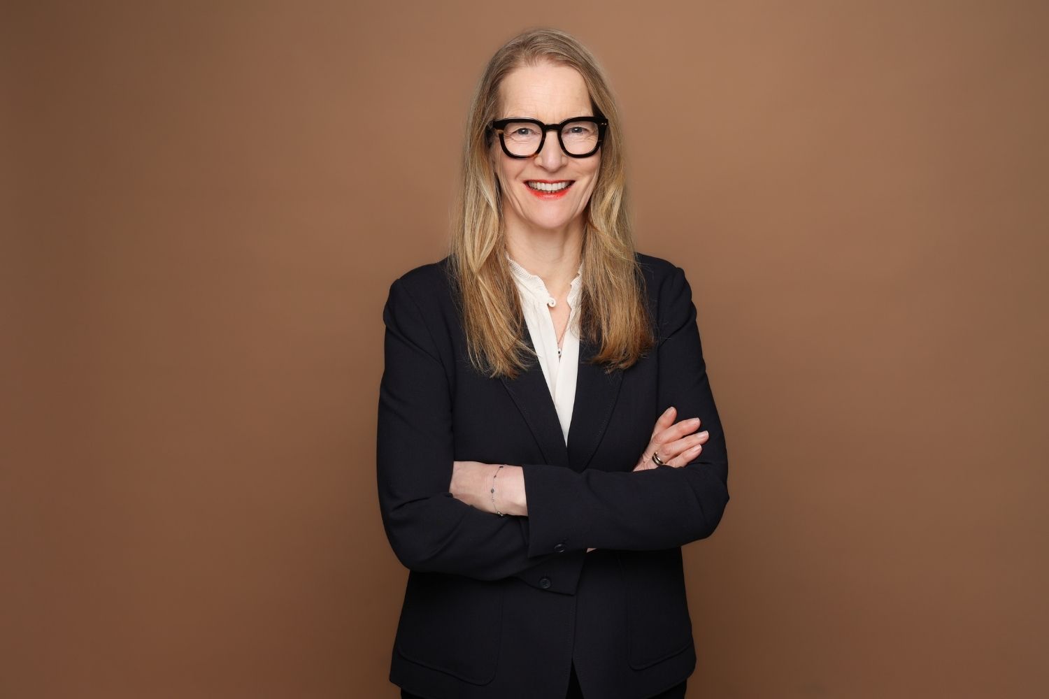 kathrin-von-wuelfing-verschraenkte-arme